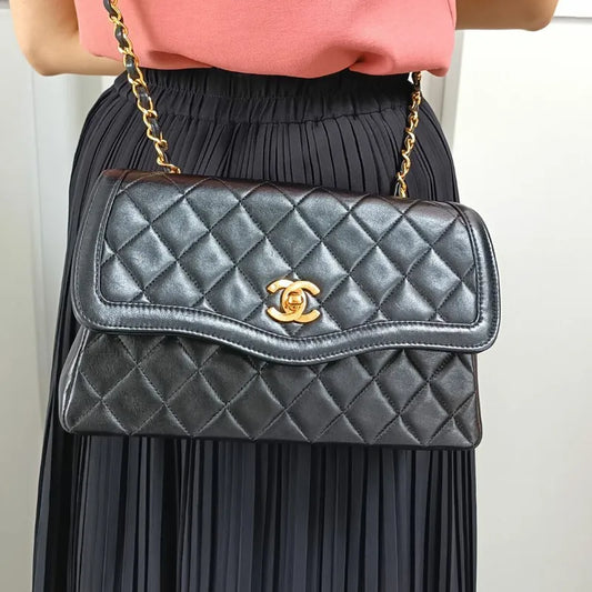 js608-chanel-vintage-black-lambskin-quilted-flap-bag