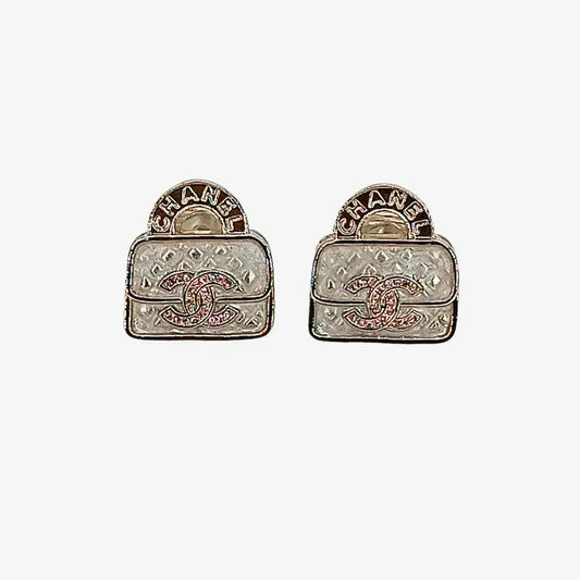 jw695-chanel-pink-crystal-cc-logo-pearly-white-handbag-shape-clip-on-earrings