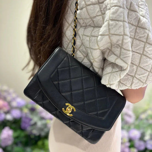 rb626-chanel-vintage-black-lambskin-22cm-diana-flap-bag