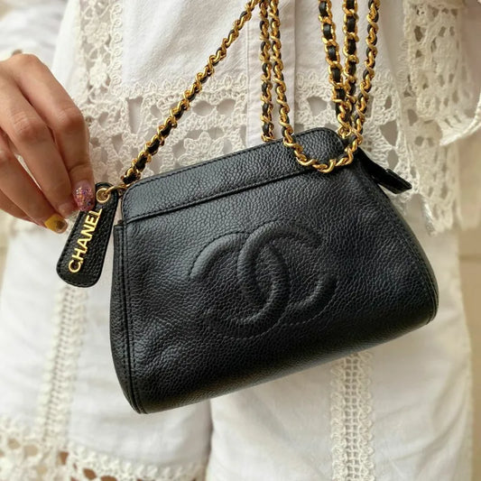 js949-chanel-vintage-black-caviar-leather-camera-bag