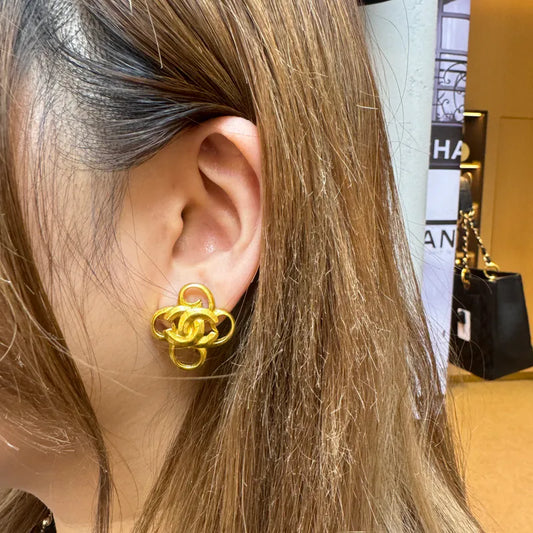 rc446-chanel-vintage-flower-cc-logo-gold-plated-clip-on-earrings