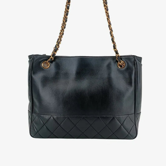 rb922-chanel-vintage-black-lambskin-quilted-tote-bag