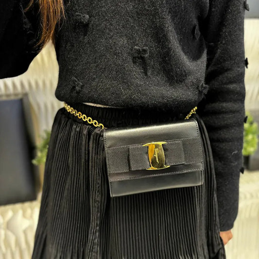 rc439-salvatore-ferragamo-vintage-black-calfskin-shoulder-bag-belt-bag