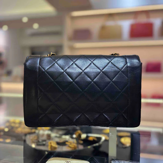 c525-chanel-vintage-black-lambskin-25cm-diana-flap-bag