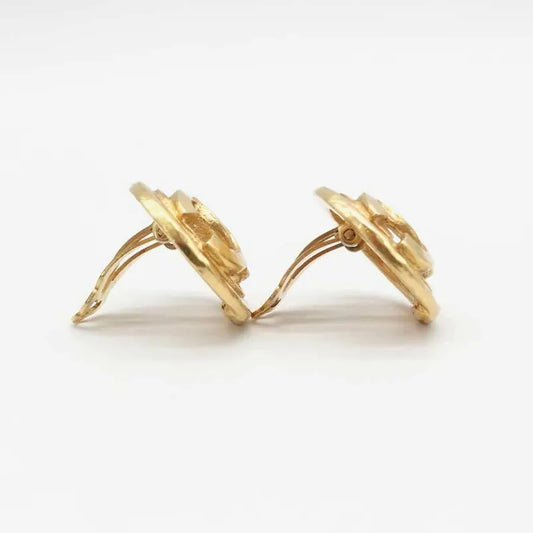 jr788-chanel-vintage-gold-plated-cutout-clip-on-earrings
