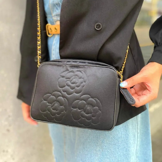 jt226-chanel-vintage-black-satin-camellia-camera-bag