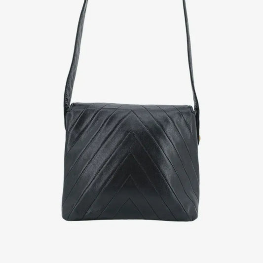 ra493-chanel-vintage-black-lambskin-chevron-flap-bag