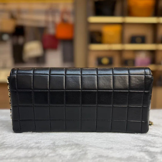 rc467-chanel-vintage-black-lambskin-chocolate-bar-flap-bag