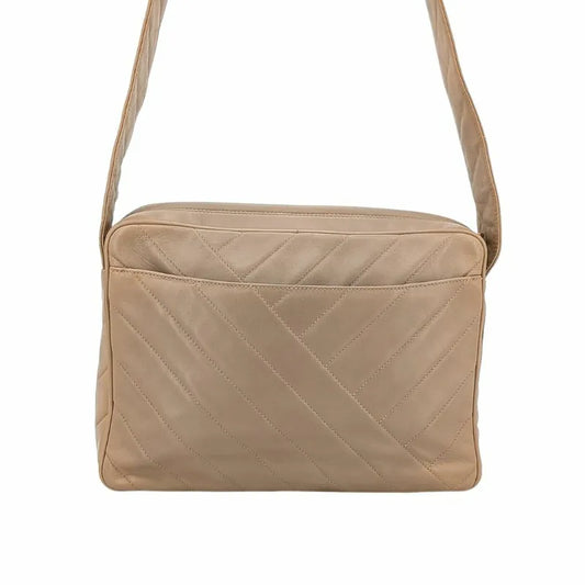 ra096-chanel-vintage-beige-lambskin-tessel-camera-bag