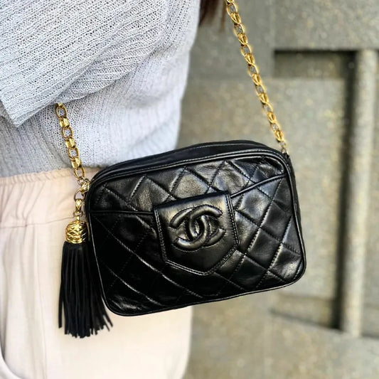 jt343-chanel-vintage-black-lambskin-gold-chain-tassel-camera-bag