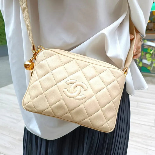 jt051-chanel-vintage-beige-lambskin-quilted-camera-bag