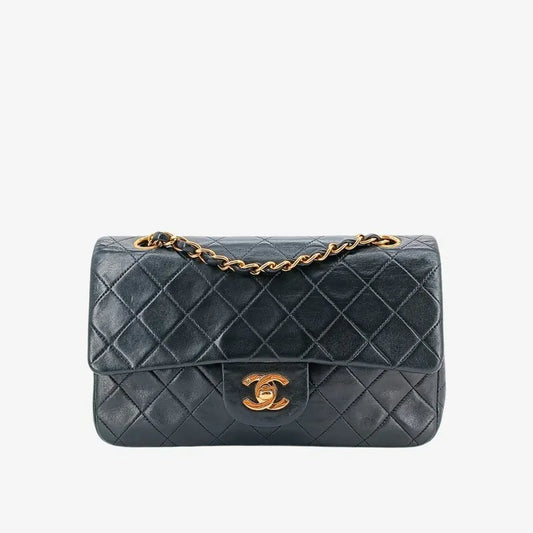 rb663-chanel-vintage-black-lambskin-23cm-classic-flap-bag