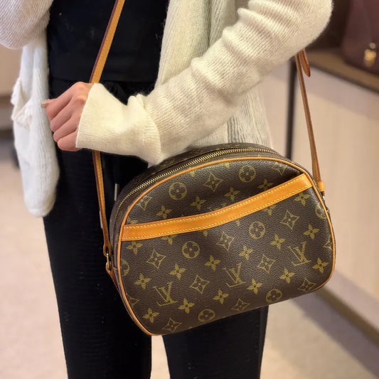 C555 - LOUIS VUITTON Vintage Brown Blois Monogram Shoulder Bag