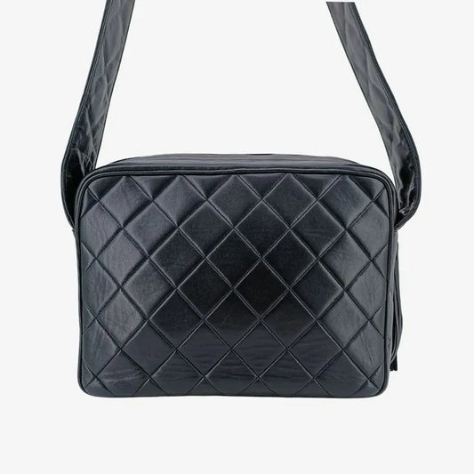 jah200-chanel-vintage-black-lambskin-tessel-camera-bag