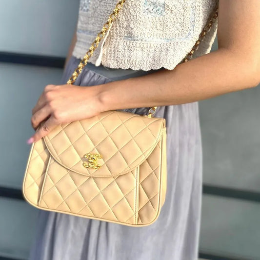 jt220-chanel-vintage-beige-lambskin-gold-chain-flap-bag