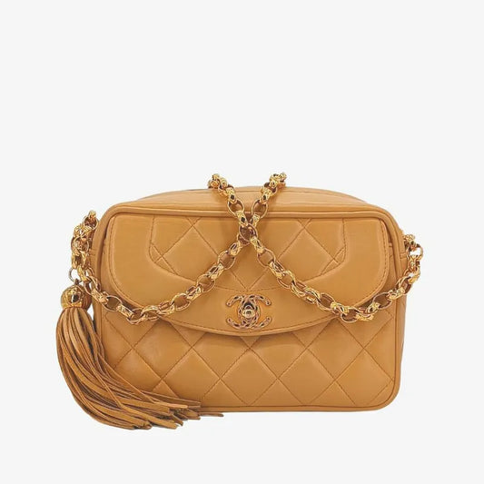 ra199-chanel-vintage-beige-lambskin-gold-chain-camera-bag