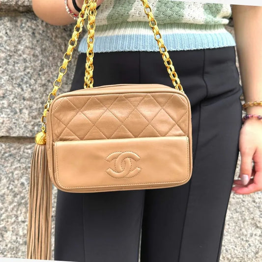 jt421-chanel-vintage-beige-lambskin-tassels-gold-chain-camera-bag