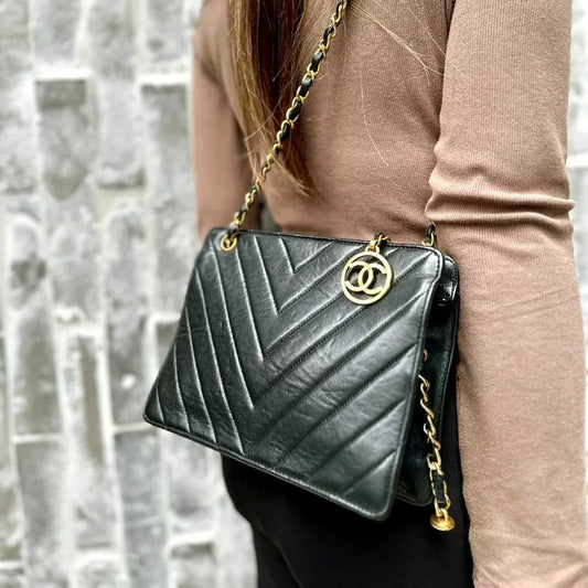 c436-chanel-vintage-black-lambskin-chevron-shoulder-bag