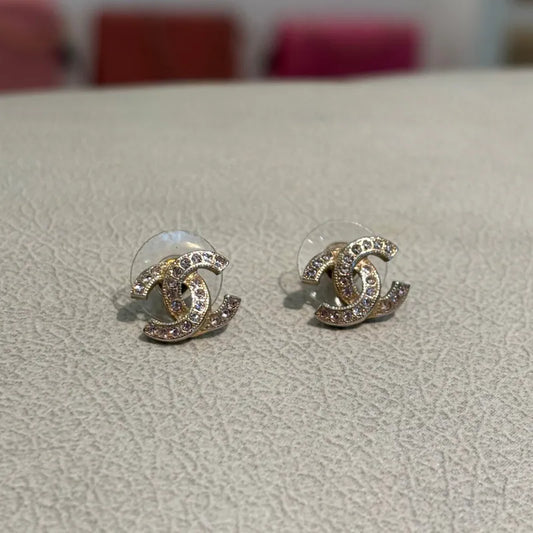 rc864-chanel-silver-crystal-cc-logo-earrings