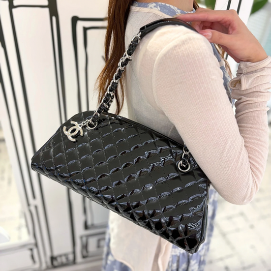 CS041 - CHANEL Vintage Black Mademoiselle Leather CC Charm Shoulder Bag