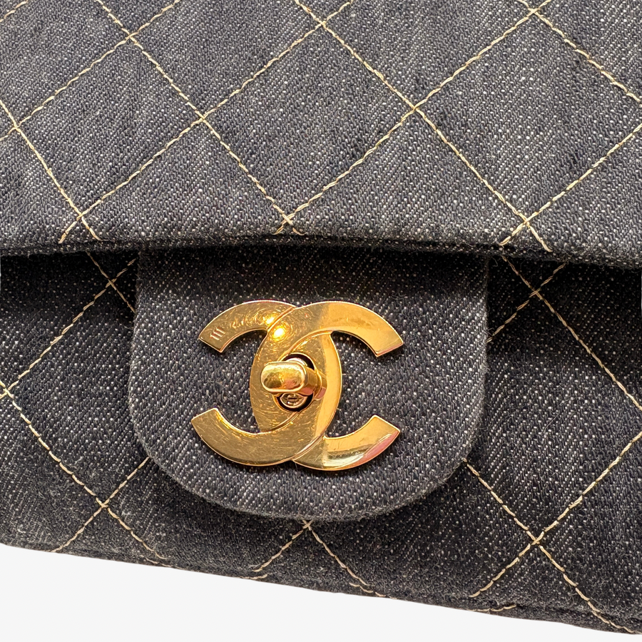 CS107 - CHANEL Navy Blue Quilted Denim Chain Through Jumbo Flap Bag - Lovintage