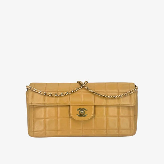 JZ390 - CHANEL Vintage Beige Lambskin Chocolate Bar Flap Bag