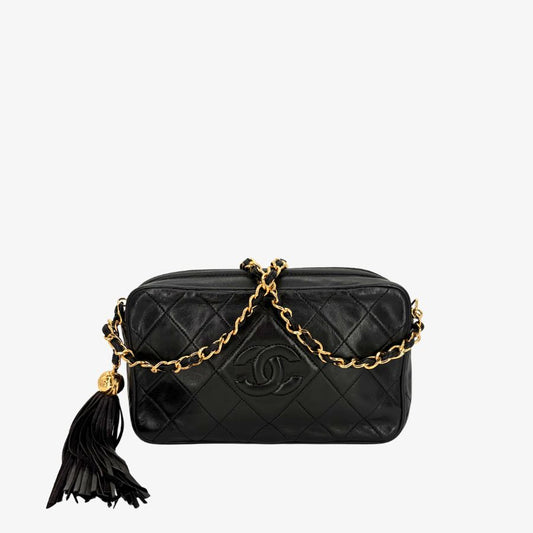 RG471 - CHANEL Vintage Black Lambskin Tessel Camera Bag