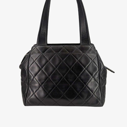 RG368 - CHANEL Vintage Black Lambskin Quilted Handbag