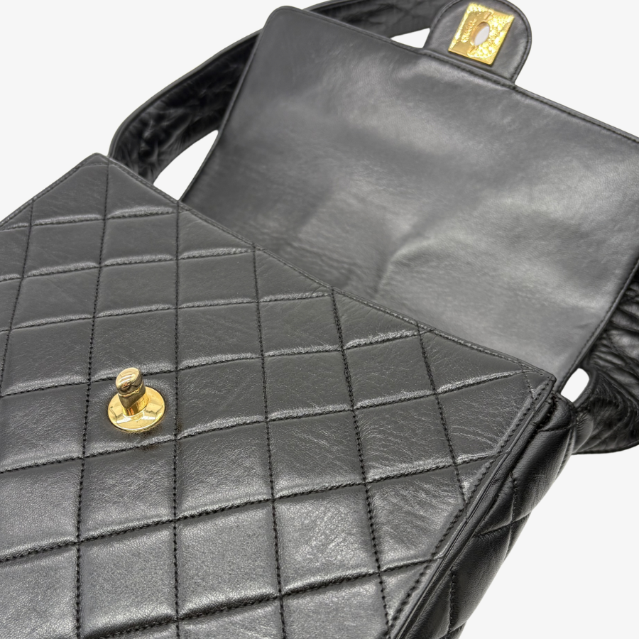 CS091 - CHANEL Vintage Black Lambskin CC Matelasse Shoulder Bag - Lovintage