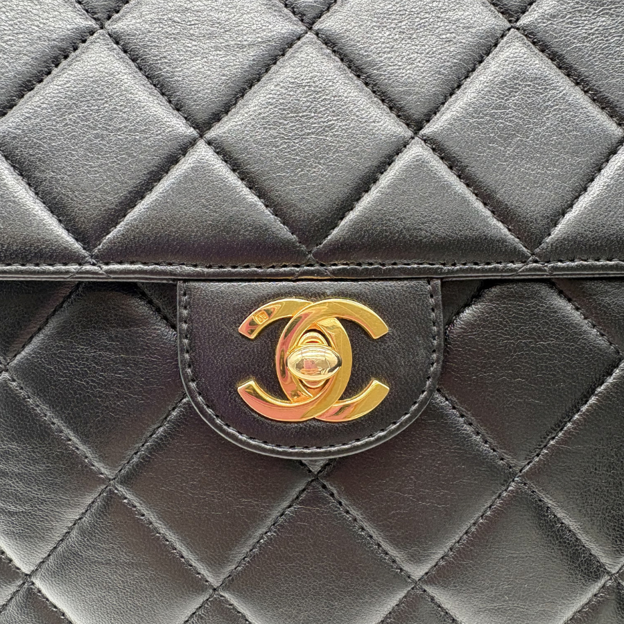CS091 - CHANEL Vintage Black Lambskin CC Matelasse Shoulder Bag - Lovintage