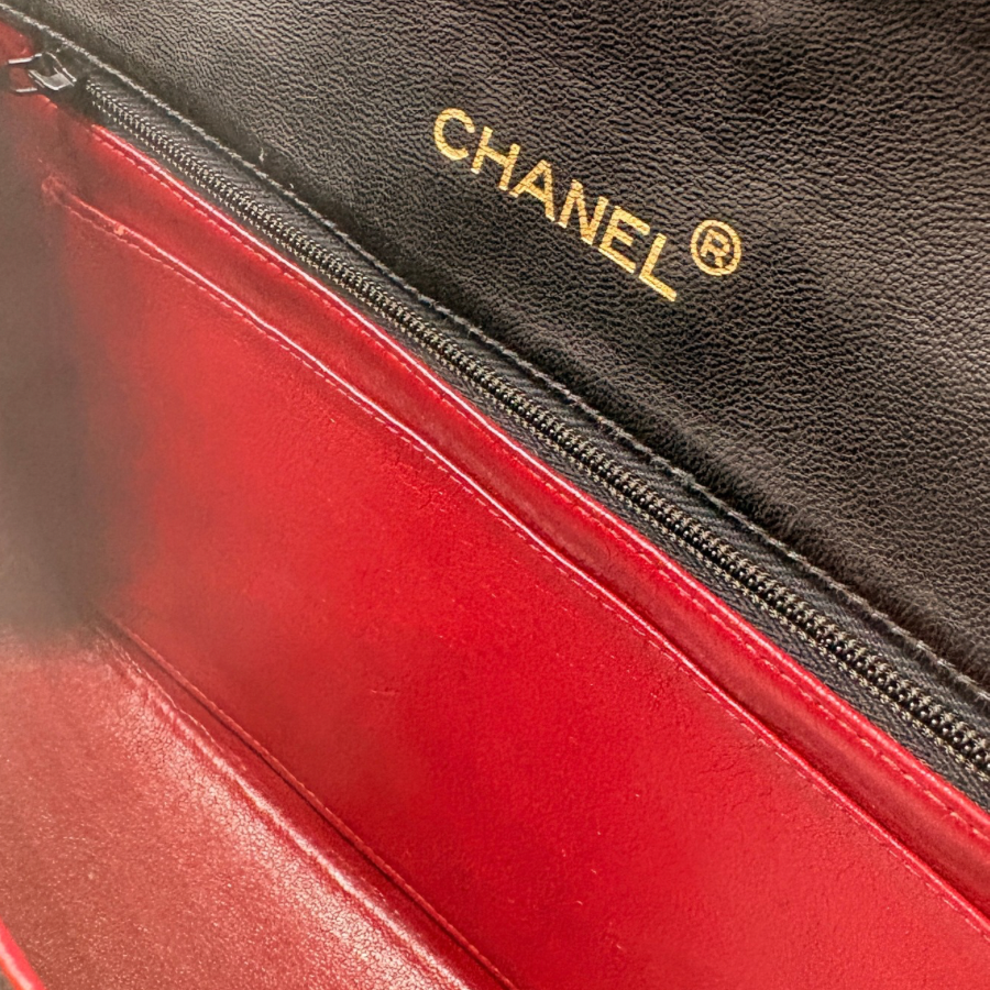 JAH235 - Chanel Vintage Black Lambskin Chevron CC Clasp Flap Bag - Lovintage