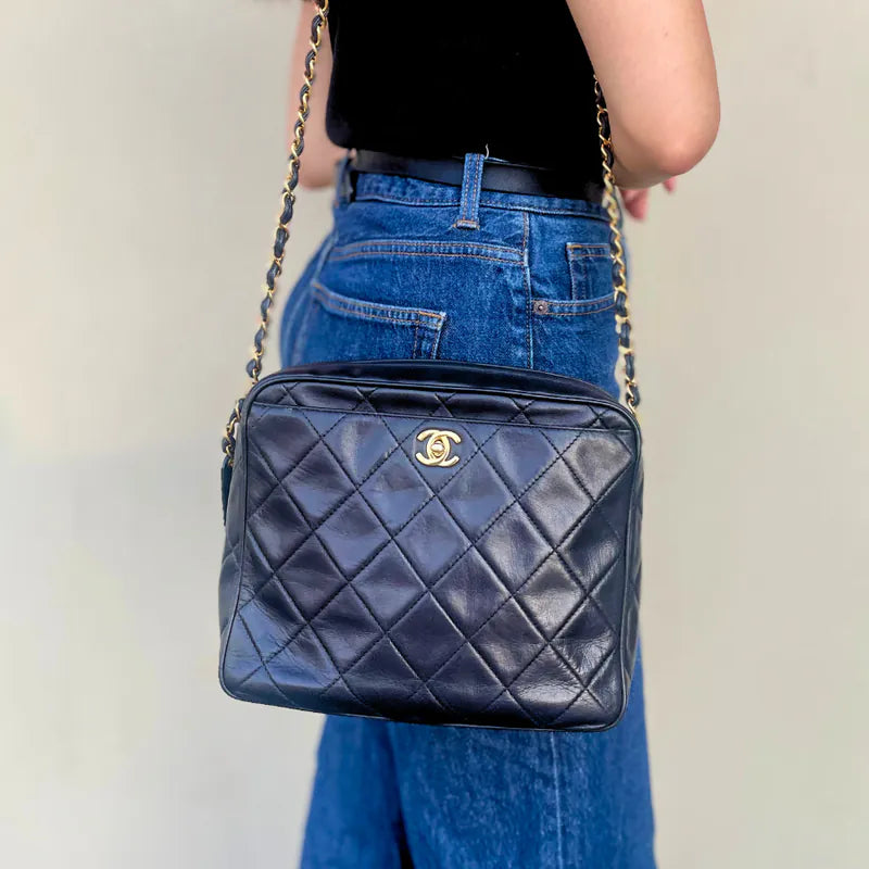 ra827-chanel-vintage-black-lambskin-quilted-camera-bag