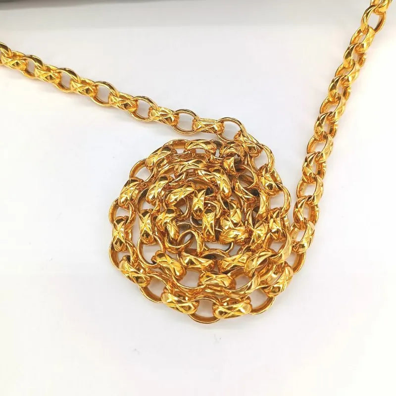 jah67-chanel-vintage-black-lambskin-gold-chain-camera-bag