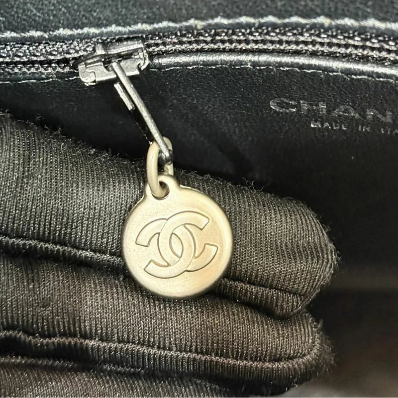 jw389-chanel-vintage-black-caviar-leather-1804-tote-bag