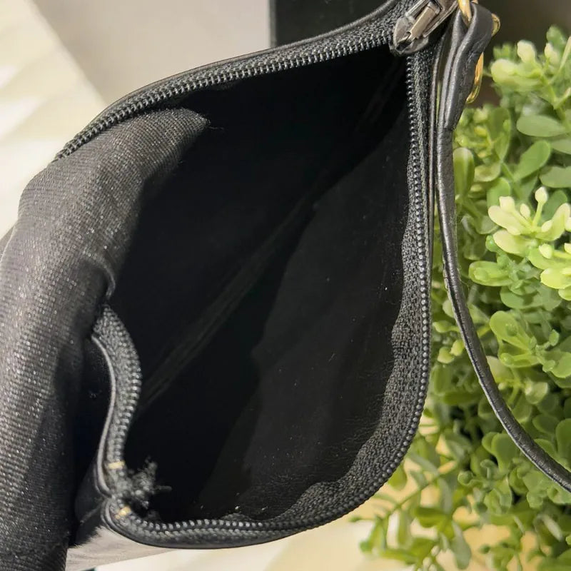 jw458-chanel-vintage-black-caviar-leather-bucket-bag