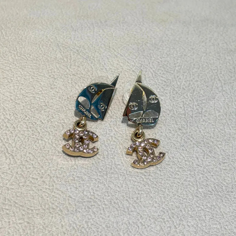 rc968-chanel-cc-crystal-sailboat-drop-earrings