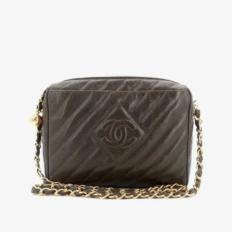 jr920-chanel-vintage-dark-green-caviar-leather-embossed-logo-camera-bag