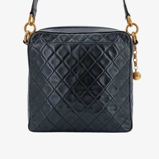 rb327-chanel-vintage-black-lambskin-quilted-camera-bag