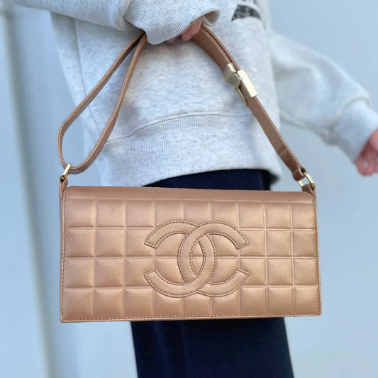 jw180-chanel-vintage-bronze-lambskin-chocolate-bar-handbag