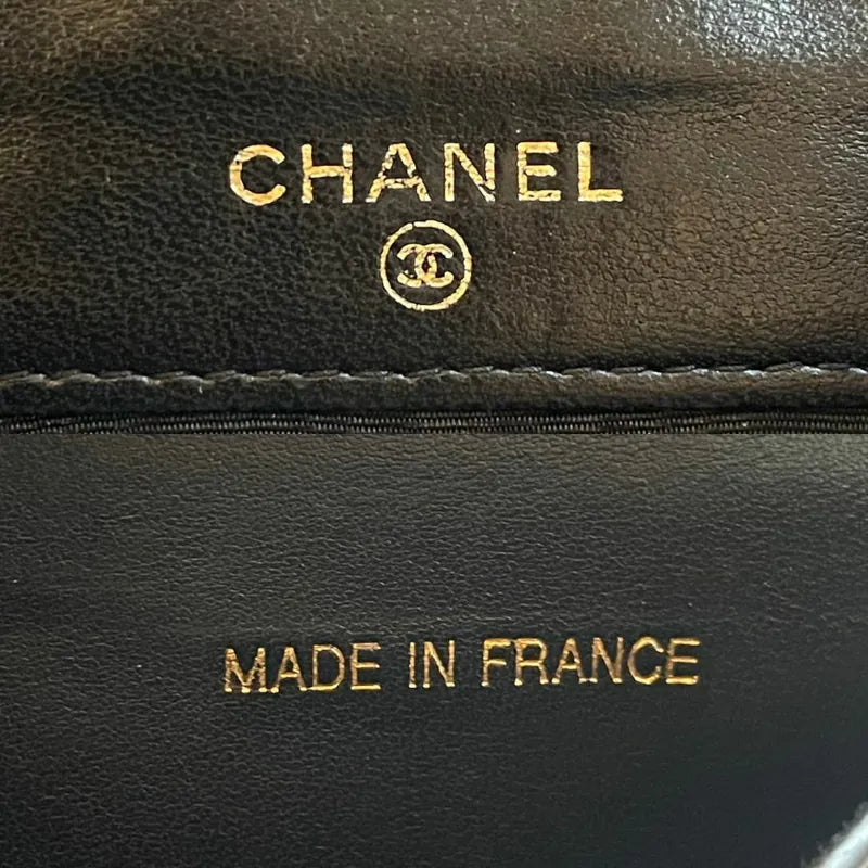 rc030-chanel-vintage-black-caviar-leather-wallet