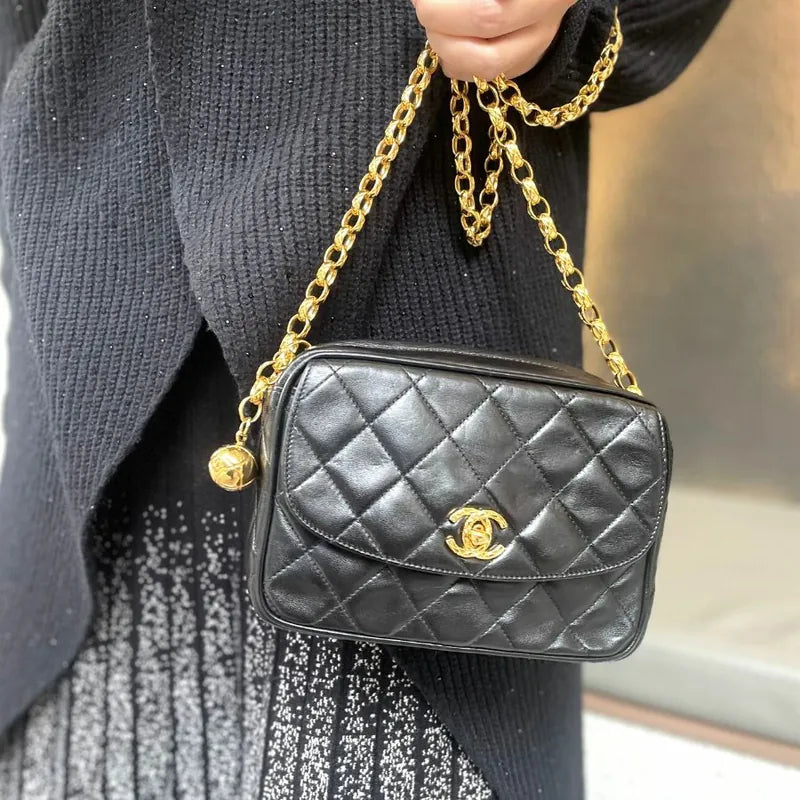 ra639-chanel-vintage-black-lambskin-quilted-camera-bag