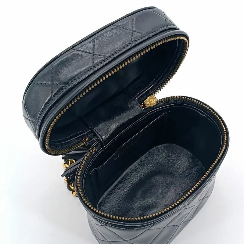 c302-chanel-vintage-black-lambskin-tassel-bucket-bag