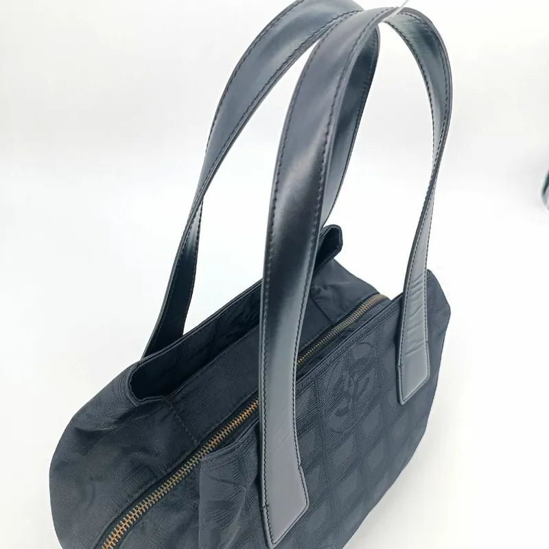 ra211-chanel-vintage-black-nylon-handbag