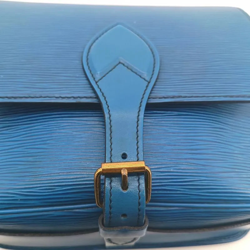 js441-louis-vuitton-cartouchiere