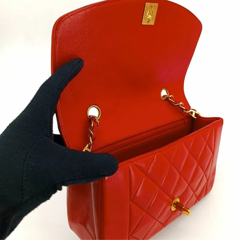 jt073-chanel-vintage-red-lambskin-22cm-diana-flap-bag