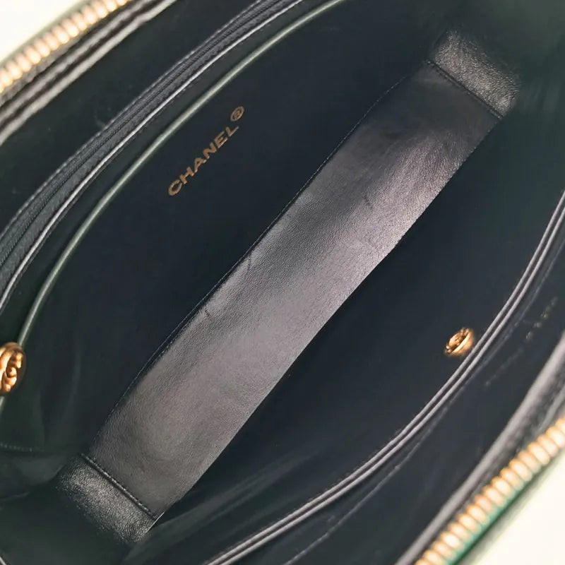 ra847-chanel-vintage-dark-green-lambskin-quilted-camera-bag