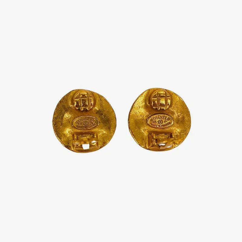 ju837-chanel-vintage-round-gold-plated-clip-on-earrings