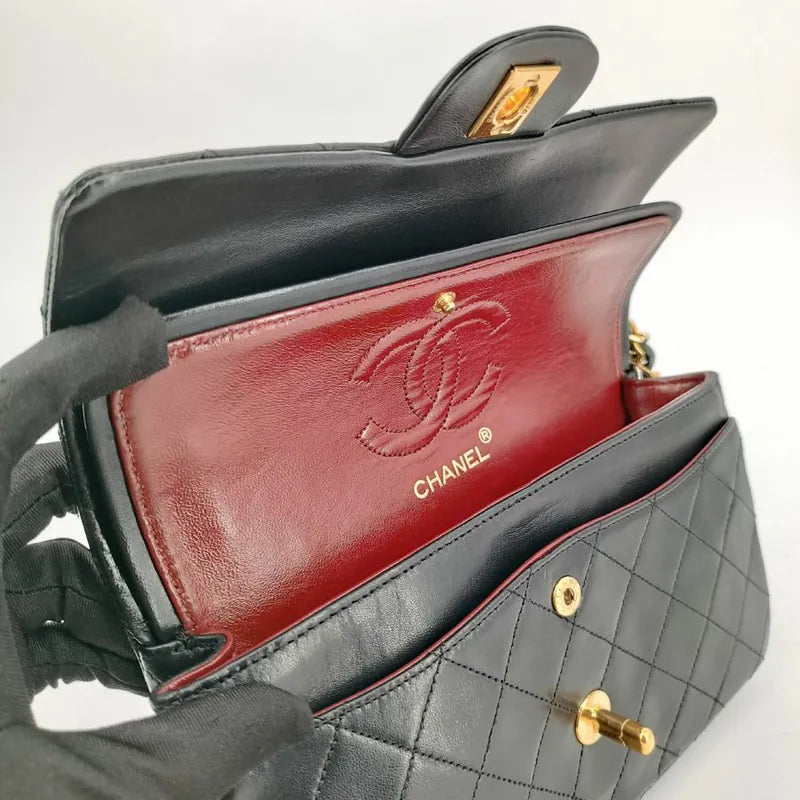 ra893-chanel-vintage-black-lambskin-23cm-classic-flap-bag