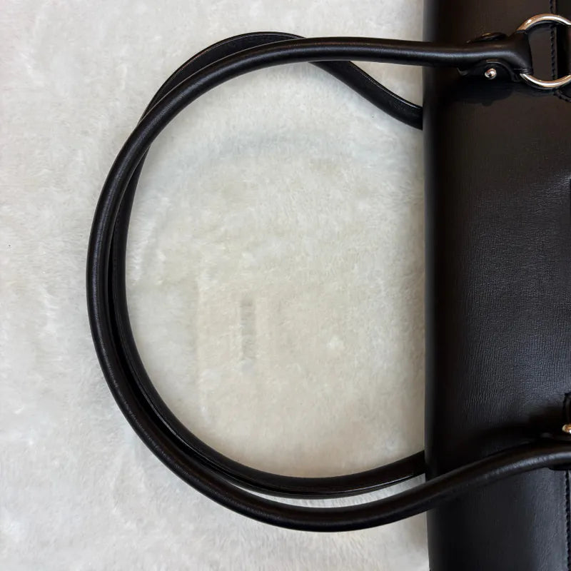 jy369-salvatore-ferragamo-vintage-black-leather-shoulder-bag