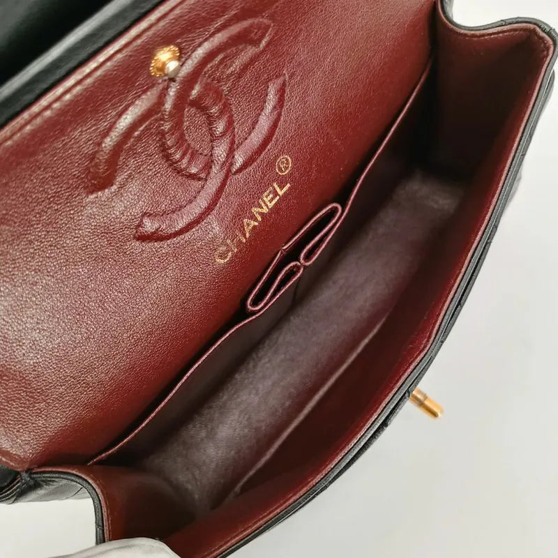 ju235-chanel-vintage-black-lambskin-23cm-classic-flap-bag